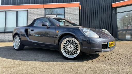 Toyota MR2 roadster met 17 inch Borbet B velgen