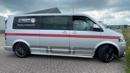 Volkswagen Transporter met 20 inch Brock B43 velgen