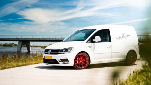 Volkswagen Caddy met 19 inch Candy Red Borbet Y velgen