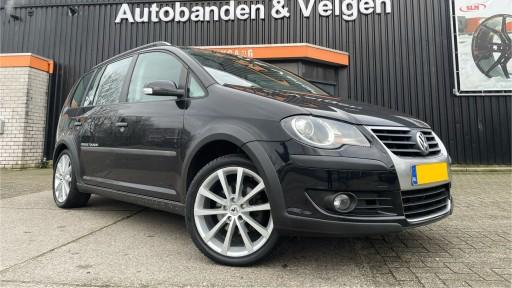 Volkswagen Touran met 18 inch IT Wheels Alice velgen